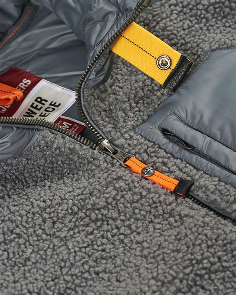 are parajumpers made in china